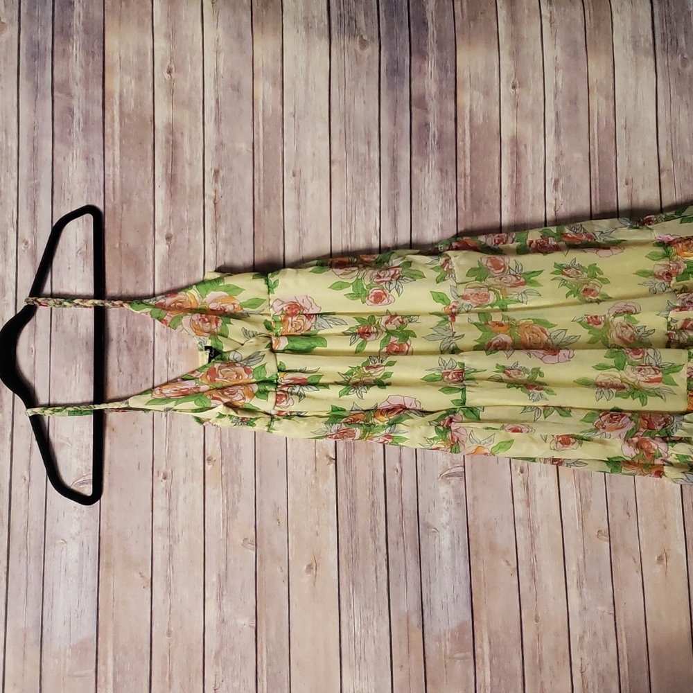 Love Chesley Dress Medium Floral Yellow Spaghetti